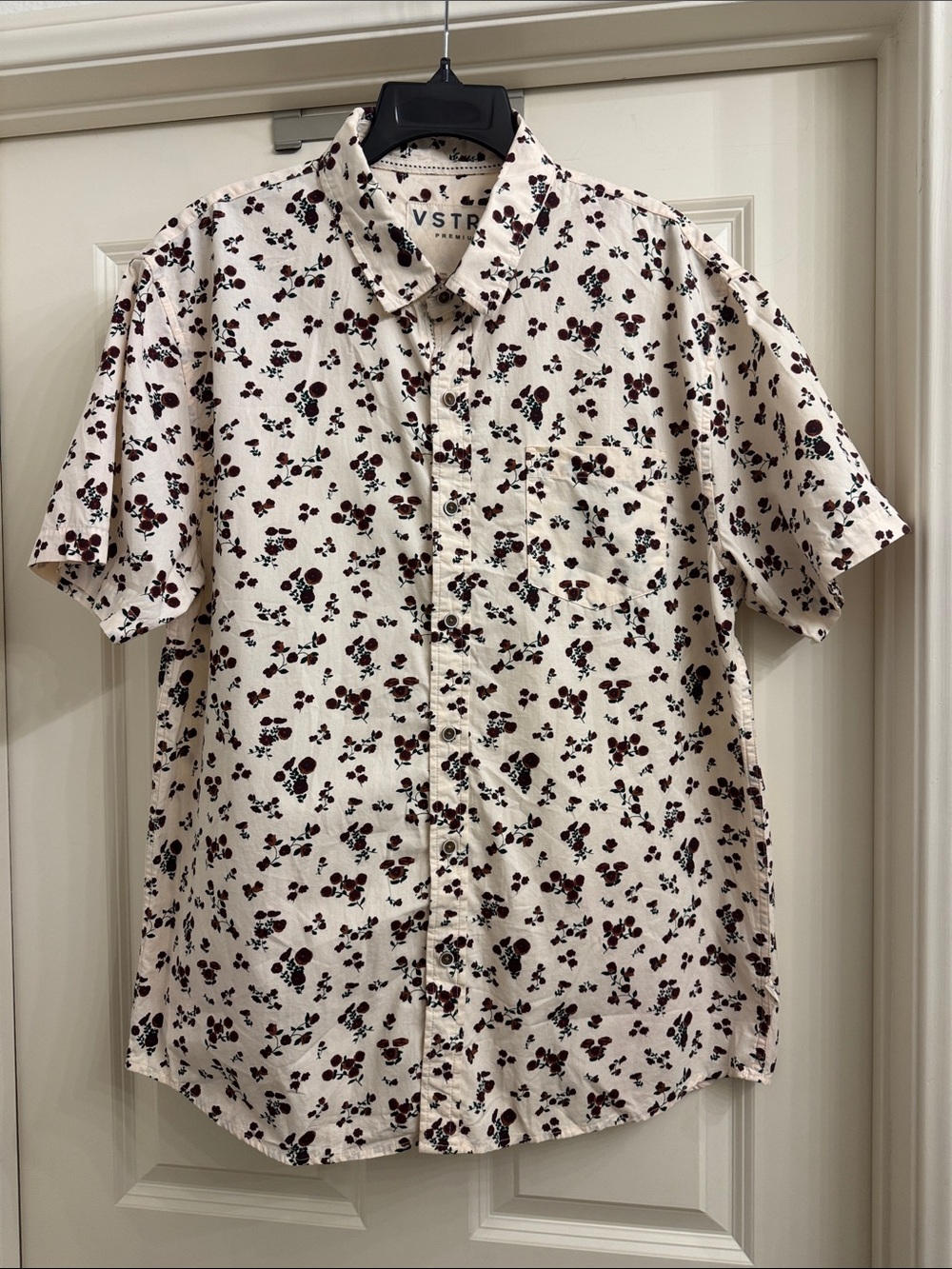 VSTR premium Short-Sleeve Floral Button-Up Shirt size XL
l